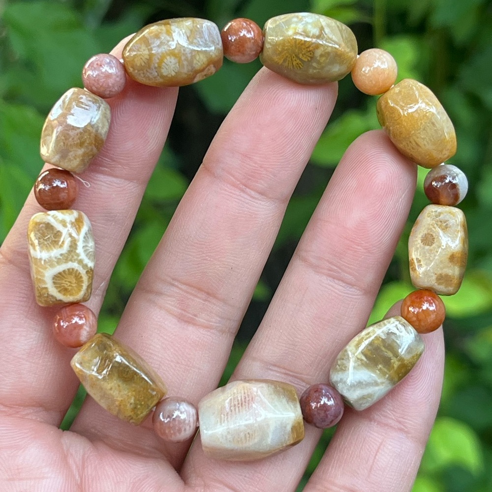Stretchable faceted natural‎ coral jade bracelet